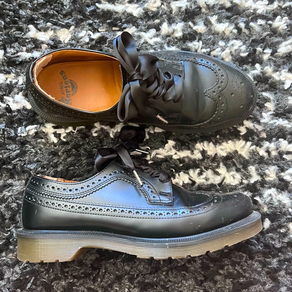 Dr. Martens wingtip Oxford